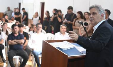 Llaryora anunció una inversión de $12 mil millones